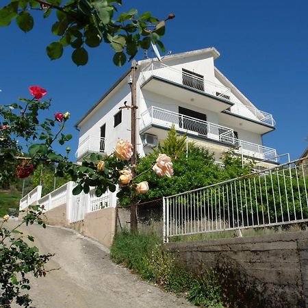 Wisteria Hotel ติวัต ภายนอก รูปภาพ
