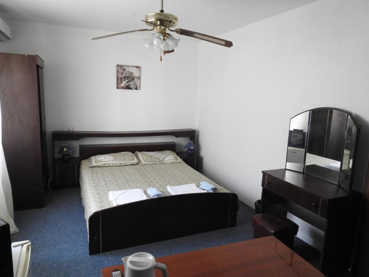 Wisteria Hotel ติวัต ภายนอก รูปภาพ
